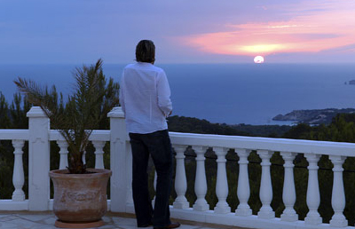 Sonnenuntergang auf der Terrasse der Finca Casa Key West auf Ibiza